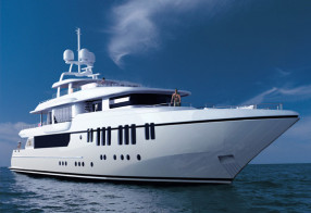 // Sunrise 47 Luxury Yacht